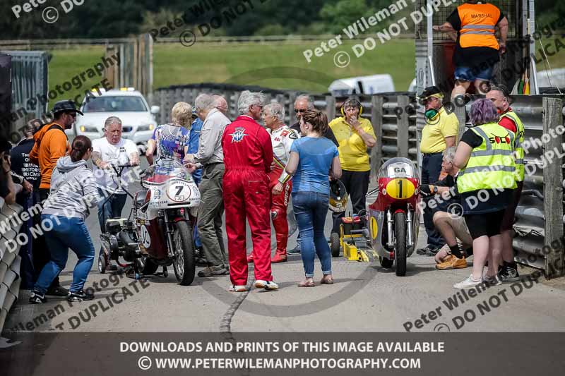 Vintage motorcycle club;eventdigitalimages;mallory park;mallory park trackday photographs;no limits trackdays;peter wileman photography;trackday digital images;trackday photos;vmcc festival 1000 bikes photographs